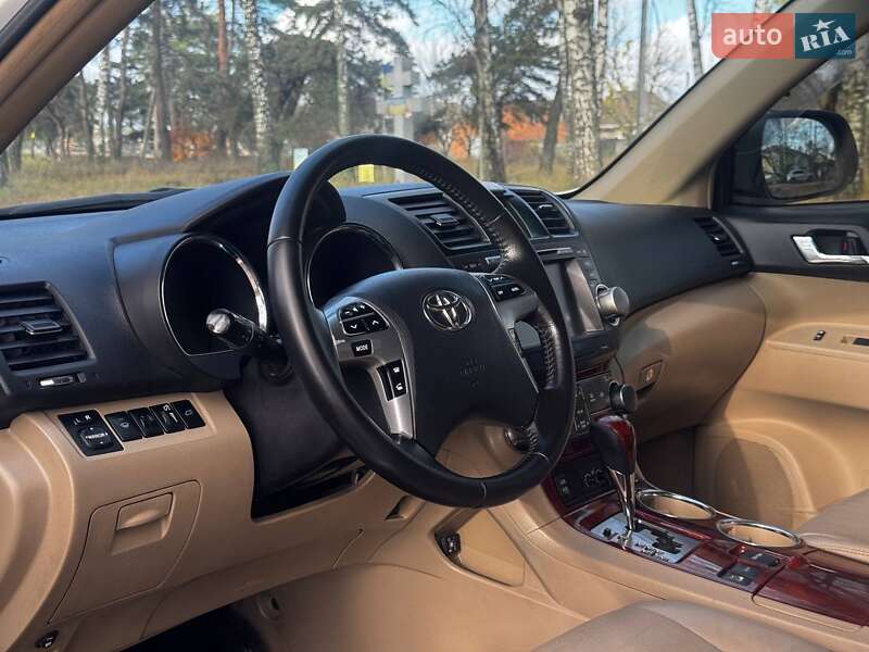 Внедорожник / Кроссовер Toyota Highlander 2012 в Ахтырке фото 20 Внедорожник / Кроссовер Toyota Highlander 2012 в Ахтырке