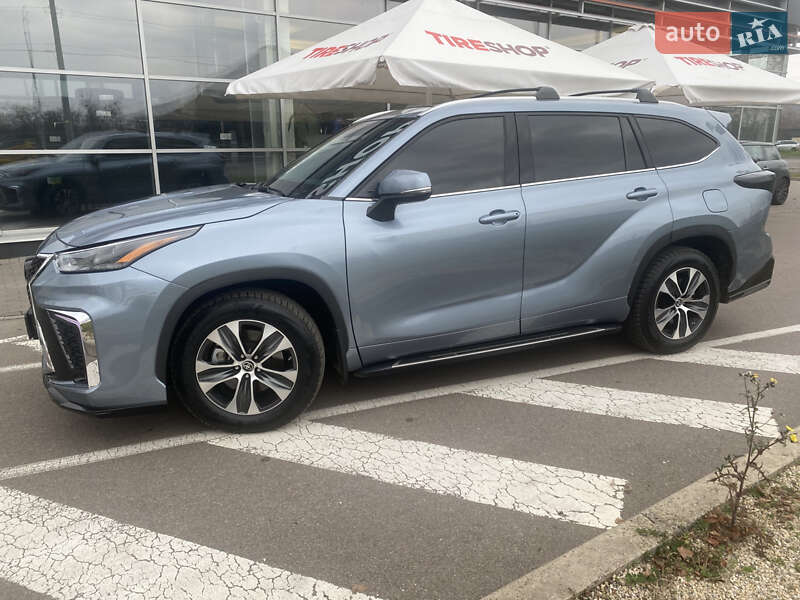 Внедорожник / Кроссовер Toyota Highlander 2022 в Киеве