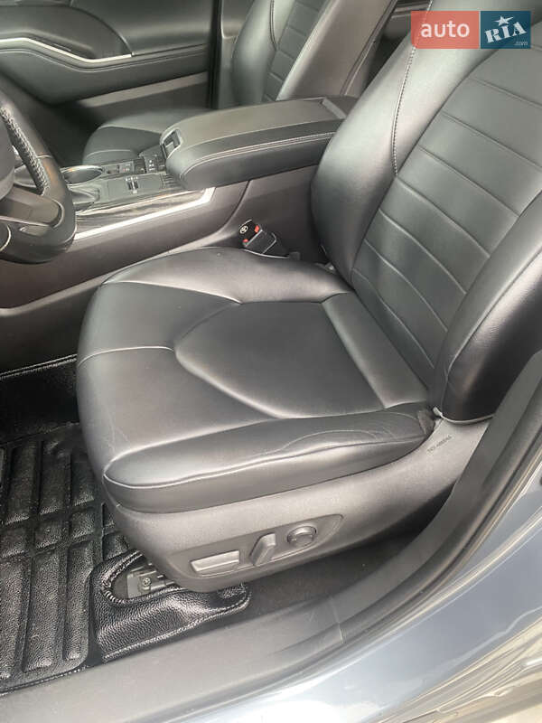 Внедорожник / Кроссовер Toyota Highlander 2022 в Киеве