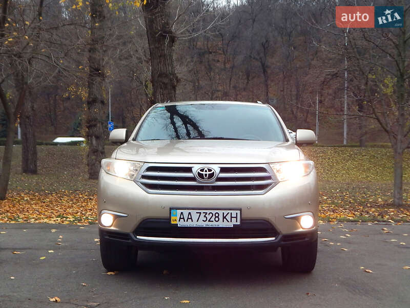 Внедорожник / Кроссовер Toyota Highlander 2010 в Киеве