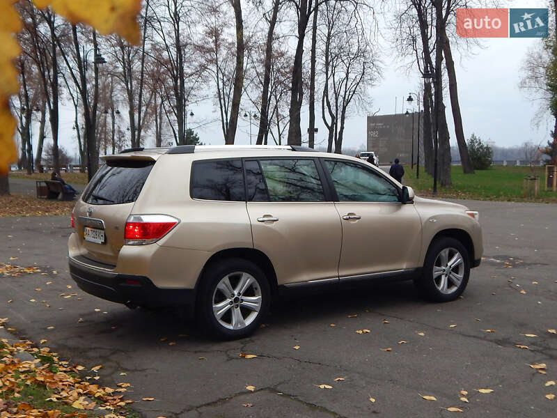 Внедорожник / Кроссовер Toyota Highlander 2010 в Киеве