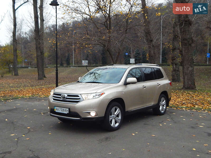 Внедорожник / Кроссовер Toyota Highlander 2010 в Киеве