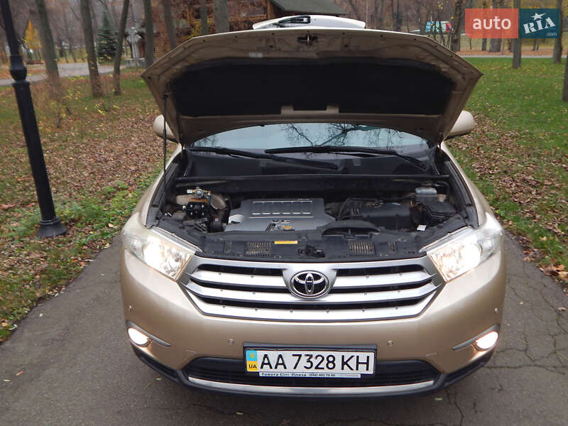Внедорожник / Кроссовер Toyota Highlander 2010 в Киеве