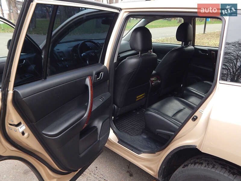 Внедорожник / Кроссовер Toyota Highlander 2010 в Киеве