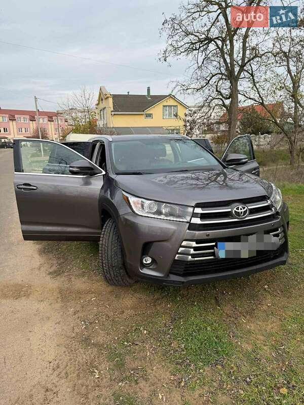 Внедорожник / Кроссовер Toyota Highlander 2019 в Белгороде-Днестровском