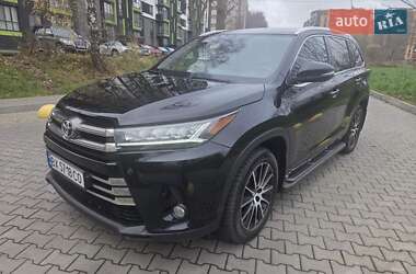 Внедорожник / Кроссовер Toyota Highlander 2019 в Хмельницком