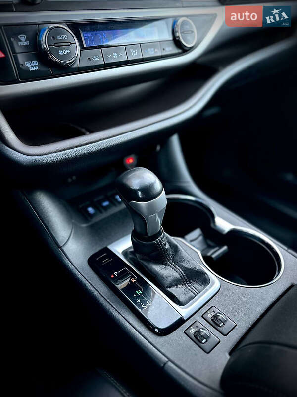 Позашляховик / Кросовер Toyota Highlander 2014 в Харкові