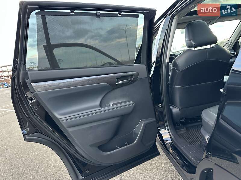 Внедорожник / Кроссовер Toyota Highlander 2021 в Киеве