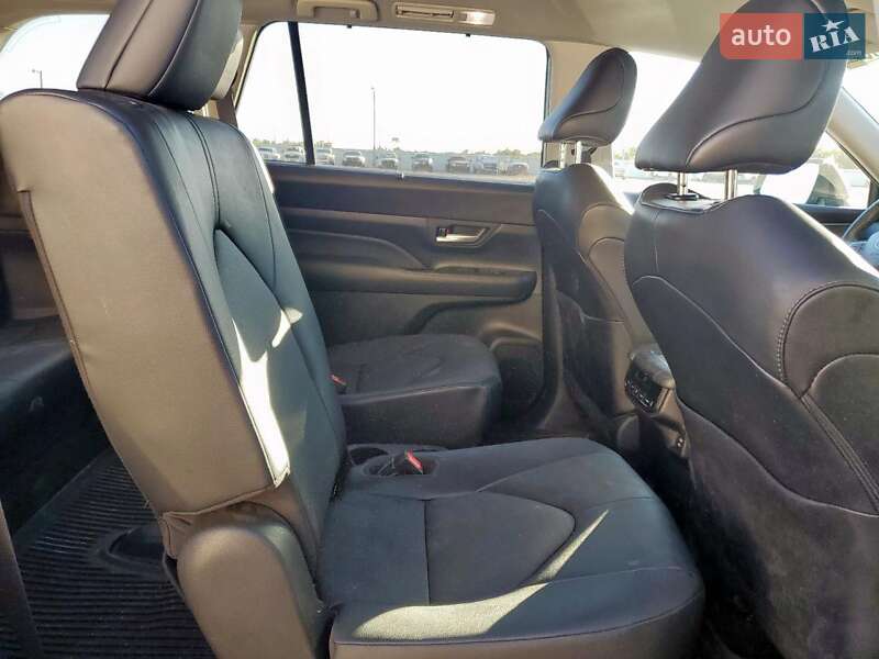 Внедорожник / Кроссовер Toyota Highlander 2024 в Виннице