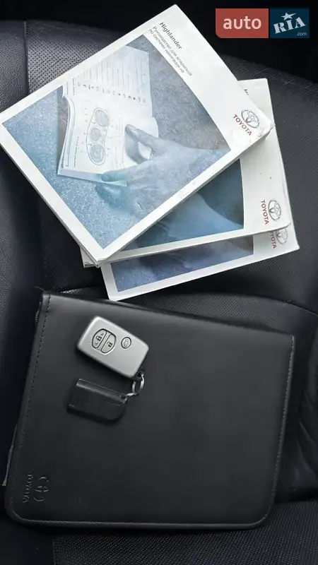 Позашляховик / Кросовер Toyota Highlander 2011 в Новомосковську документ