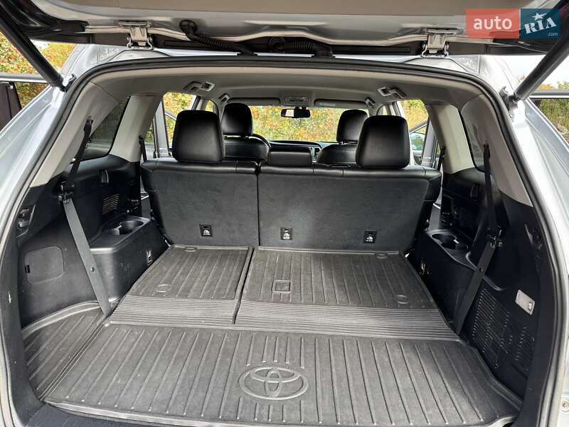 Позашляховик / Кросовер Toyota Highlander 2017 в Магдалинівці