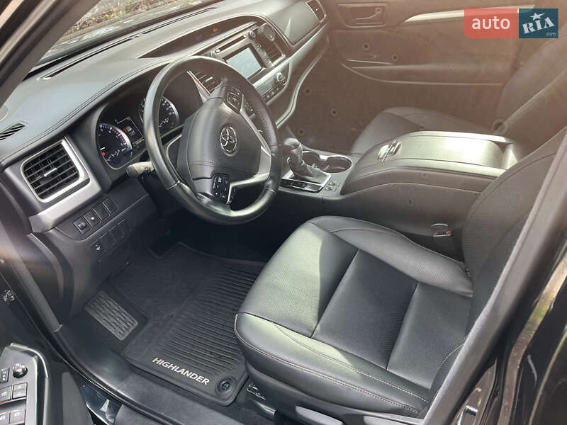 Внедорожник / Кроссовер Toyota Highlander 2017 в Днепре фото 14 Внедорожник / Кроссовер Toyota Highlander 2017 в Днепре