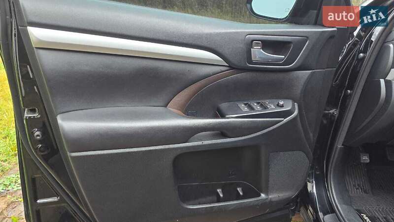 Позашляховик / Кросовер Toyota Highlander 2018 в Києві