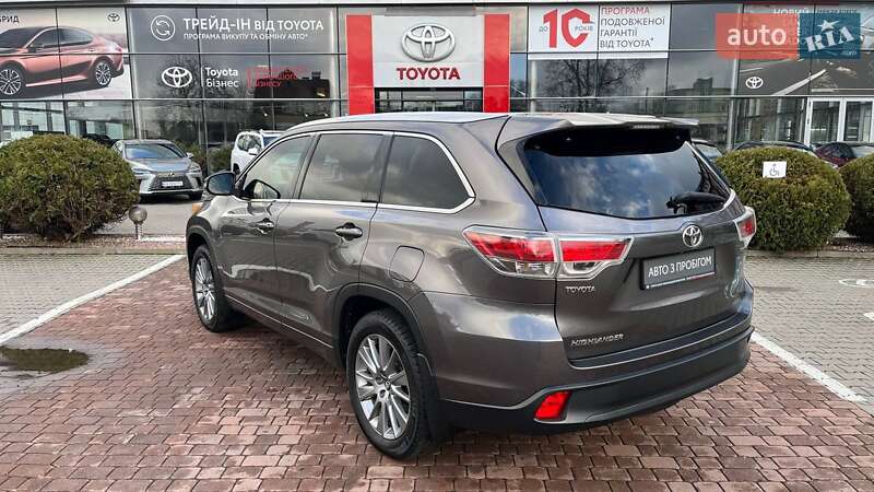 Внедорожник / Кроссовер Toyota Highlander 2016 в Хмельницком