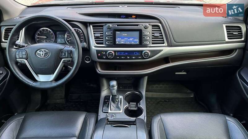 Внедорожник / Кроссовер Toyota Highlander 2016 в Хмельницком