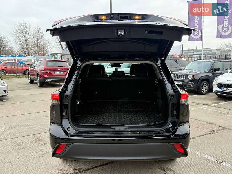 Внедорожник / Кроссовер Toyota Highlander 2023 в Киеве