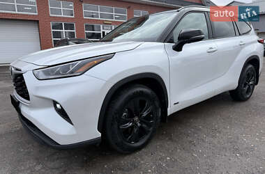 Внедорожник / Кроссовер Toyota Highlander 2022 в Киеве