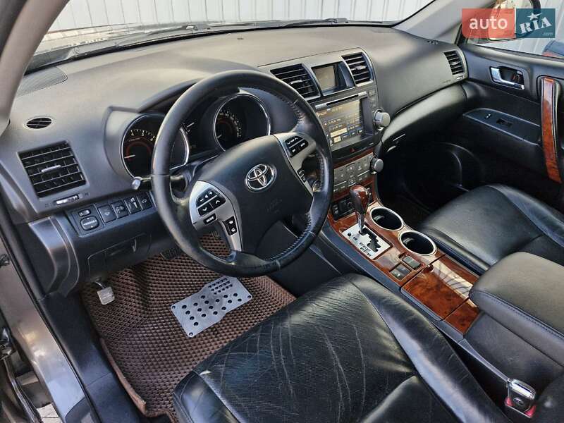 Внедорожник / Кроссовер Toyota Highlander 2011 в Николаеве