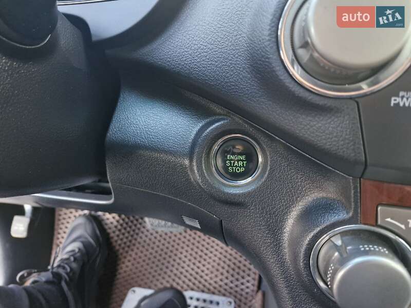 Внедорожник / Кроссовер Toyota Highlander 2011 в Николаеве