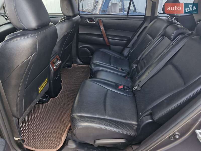 Внедорожник / Кроссовер Toyota Highlander 2011 в Николаеве