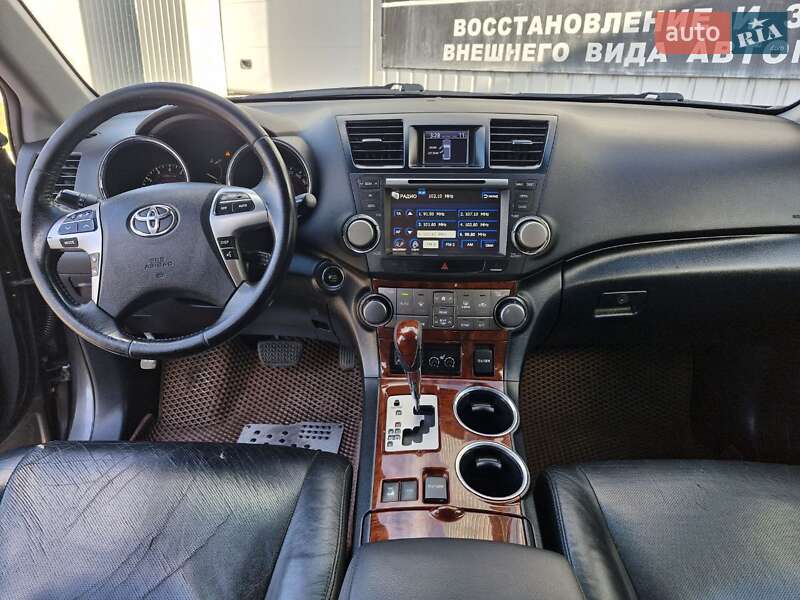 Внедорожник / Кроссовер Toyota Highlander 2011 в Николаеве