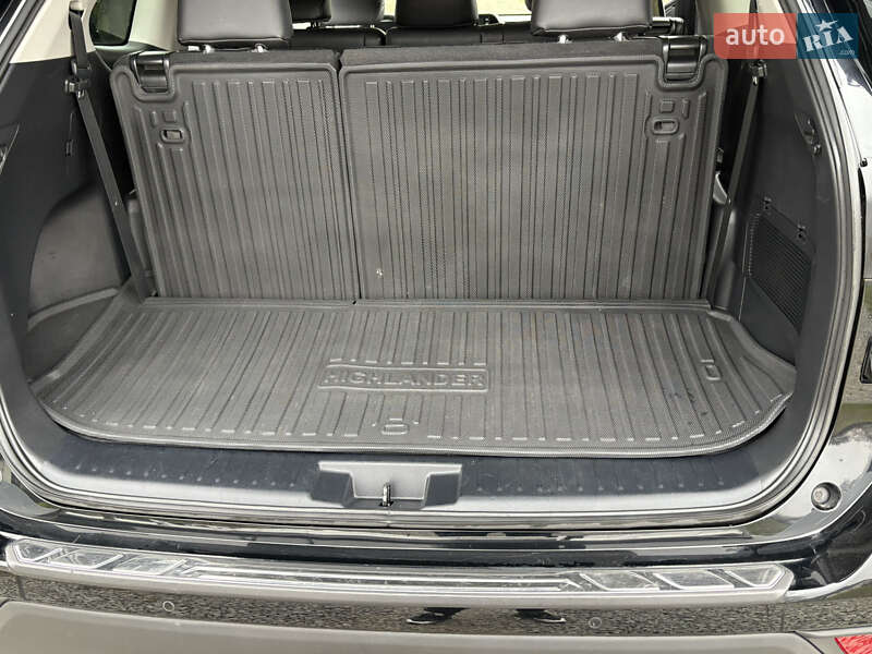 Внедорожник / Кроссовер Toyota Highlander 2020 в Луцке