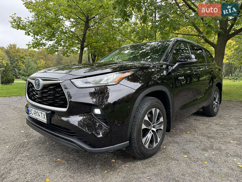 Внедорожник / Кроссовер Toyota Highlander 2021 в Хмельницком