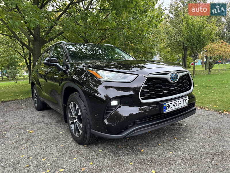 Внедорожник / Кроссовер Toyota Highlander 2021 в Хмельницком