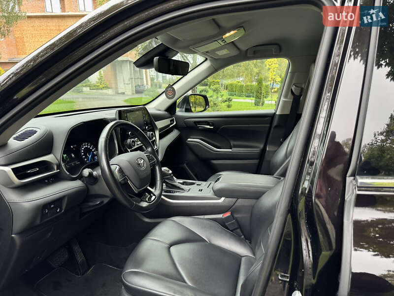 Внедорожник / Кроссовер Toyota Highlander 2021 в Хмельницком