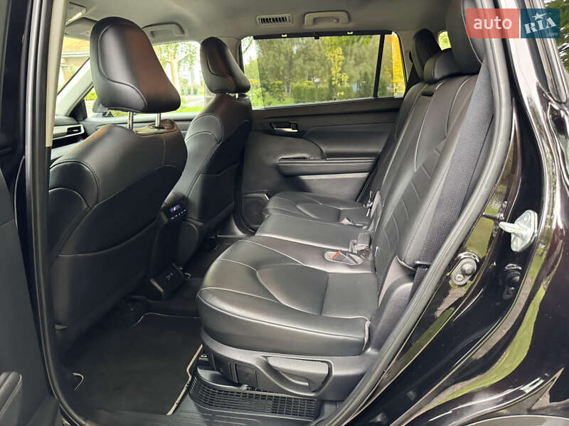 Внедорожник / Кроссовер Toyota Highlander 2021 в Хмельницком