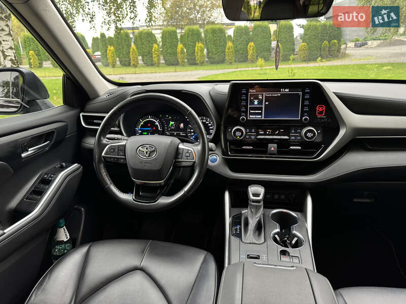 Внедорожник / Кроссовер Toyota Highlander 2021 в Хмельницком
