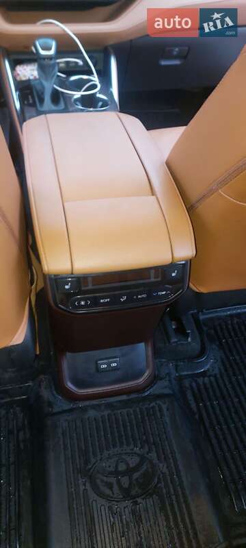 Внедорожник / Кроссовер Toyota Highlander 2021 в Ровно фото 8 Внедорожник / Кроссовер Toyota Highlander 2021 в Ровно