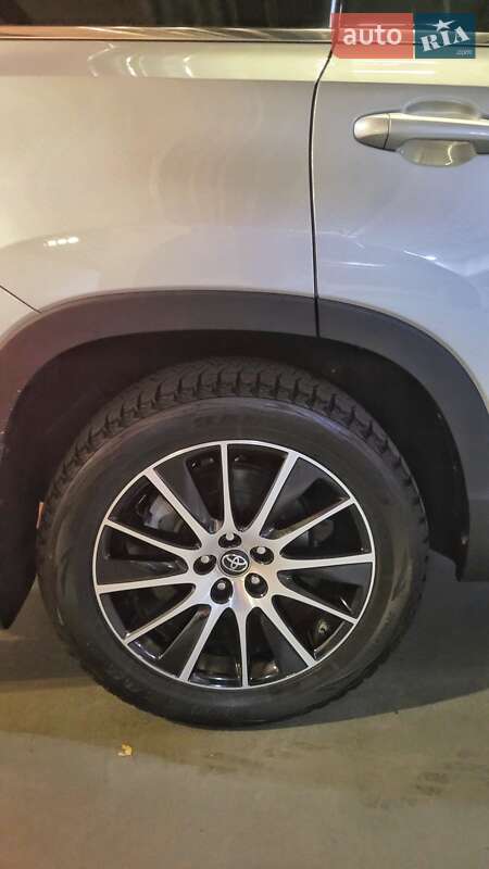 Внедорожник / Кроссовер Toyota Highlander 2017 в Киеве фото 12 Внедорожник / Кроссовер Toyota Highlander 2017 в Киеве
