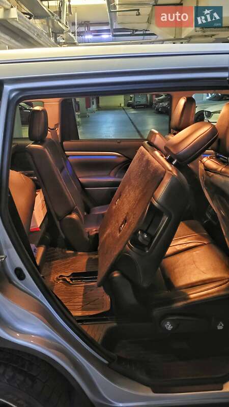 Внедорожник / Кроссовер Toyota Highlander 2017 в Киеве фото 27 Внедорожник / Кроссовер Toyota Highlander 2017 в Киеве