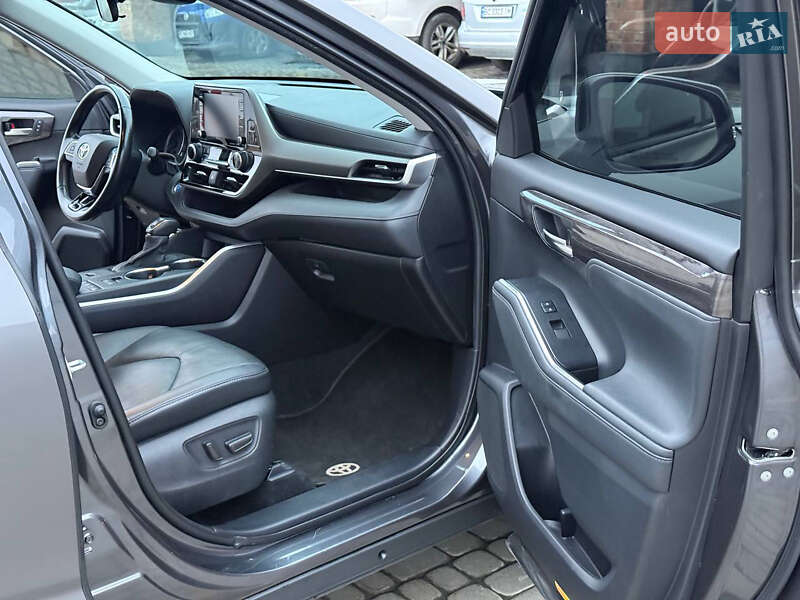 Позашляховик / Кросовер Toyota Highlander 2021 в Львові