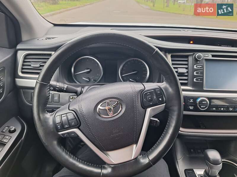 Внедорожник / Кроссовер Toyota Highlander 2017 в Киеве фото 52 Внедорожник / Кроссовер Toyota Highlander 2017 в Киеве