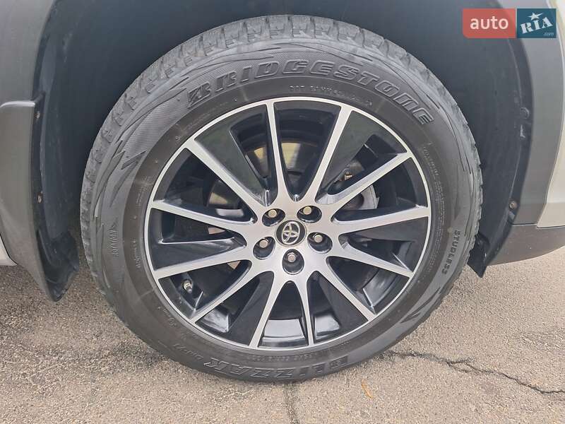 Внедорожник / Кроссовер Toyota Highlander 2017 в Киеве фото 57 Внедорожник / Кроссовер Toyota Highlander 2017 в Киеве