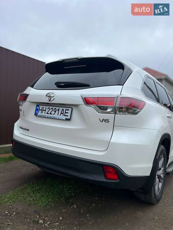 Внедорожник / Кроссовер Toyota Highlander 2014 в Одессе