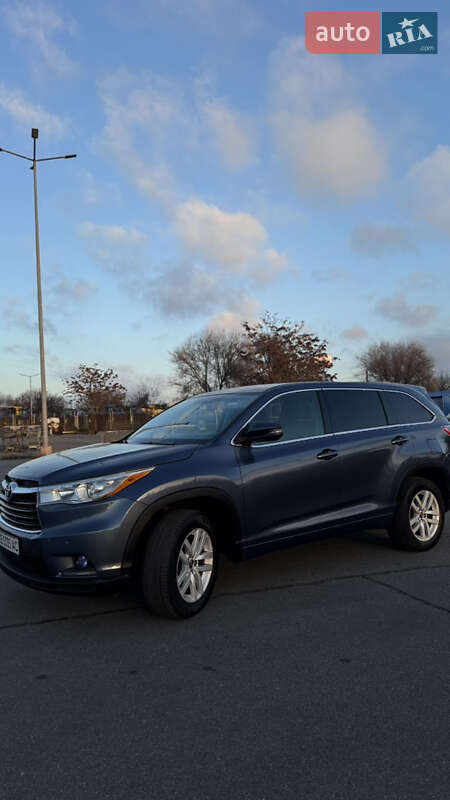 Внедорожник / Кроссовер Toyota Highlander 2015 в Днепре