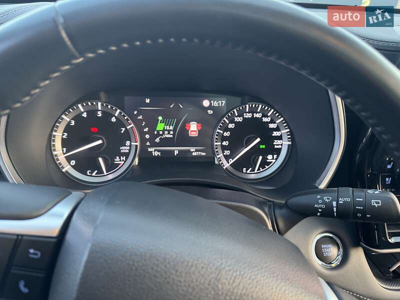 Внедорожник / Кроссовер Toyota Highlander 2022 в Ужгороде