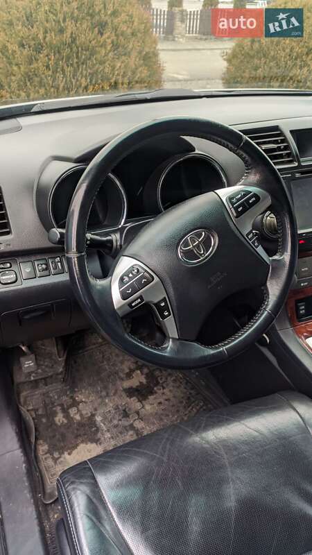Внедорожник / Кроссовер Toyota Highlander 2011 в Черновцах