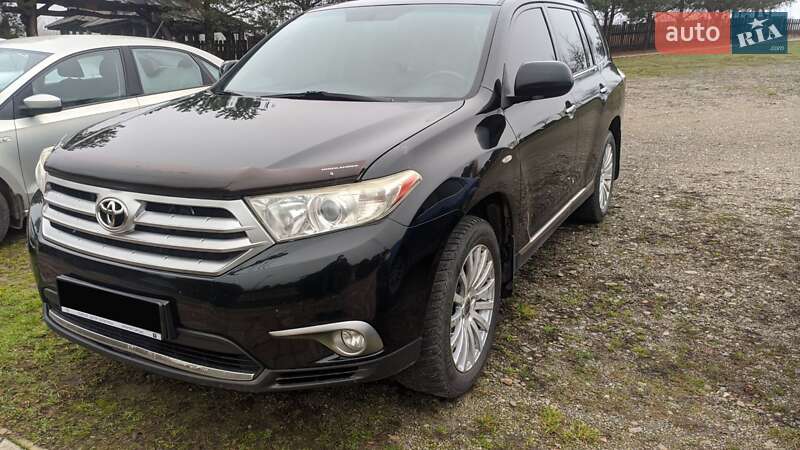Внедорожник / Кроссовер Toyota Highlander 2011 в Черновцах