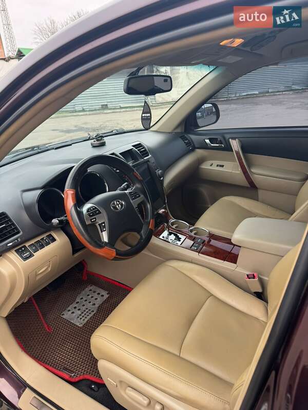 Внедорожник / Кроссовер Toyota Highlander 2012 в Полтаве фото 11 Внедорожник / Кроссовер Toyota Highlander 2012 в Полтаве