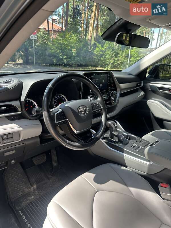 Позашляховик / Кросовер Toyota Highlander 2020 в Білогородці