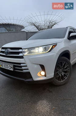 Внедорожник / Кроссовер Toyota Highlander 2017 в Днепре