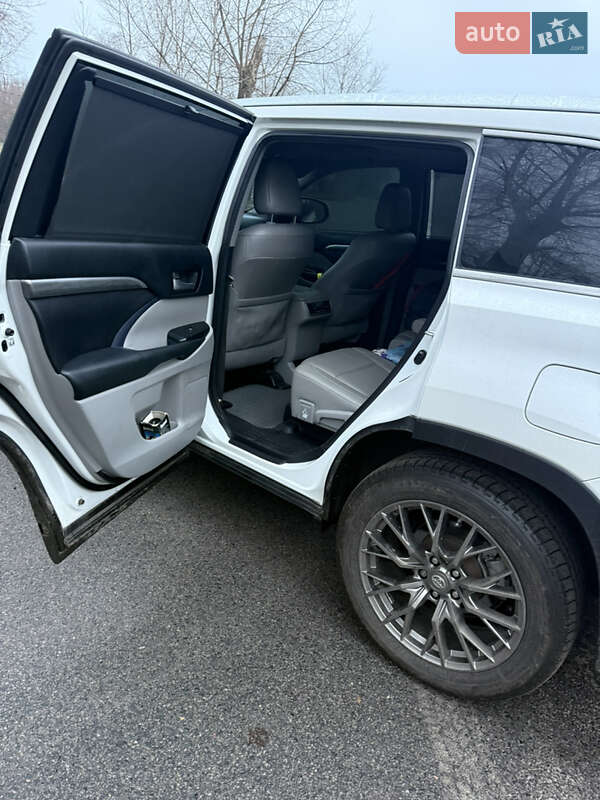 Внедорожник / Кроссовер Toyota Highlander 2017 в Днепре фото 9 Внедорожник / Кроссовер Toyota Highlander 2017 в Днепре