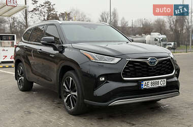 Внедорожник / Кроссовер Toyota Highlander 2021 в Кривом Роге