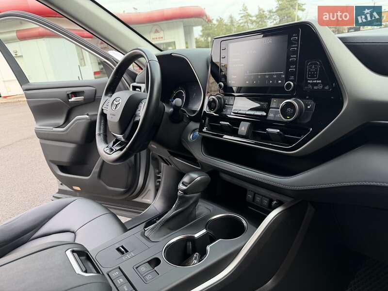 Позашляховик / Кросовер Toyota Highlander 2021 в Дніпрі