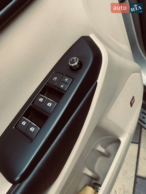 Внедорожник / Кроссовер Toyota Highlander 2015 в Кривом Роге фото 14 Внедорожник / Кроссовер Toyota Highlander 2015 в Кривом Роге