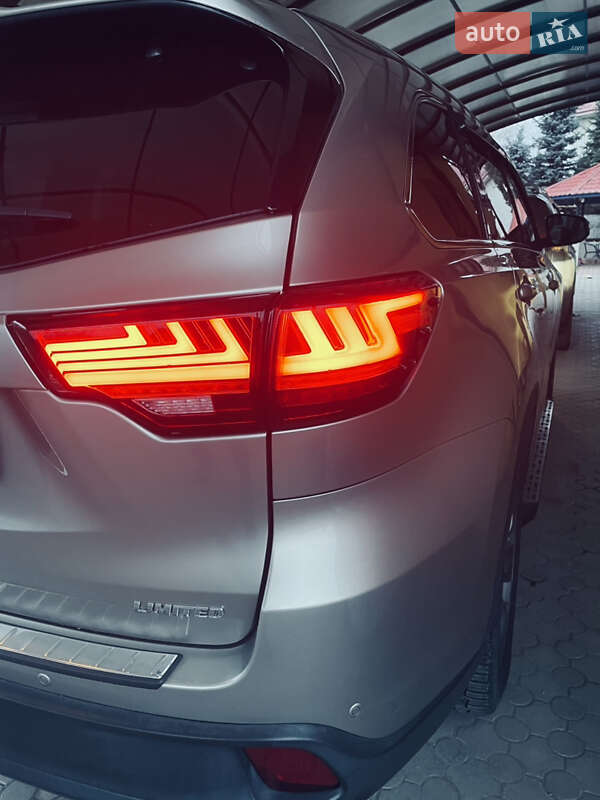 Внедорожник / Кроссовер Toyota Highlander 2015 в Кривом Роге фото 31 Внедорожник / Кроссовер Toyota Highlander 2015 в Кривом Роге